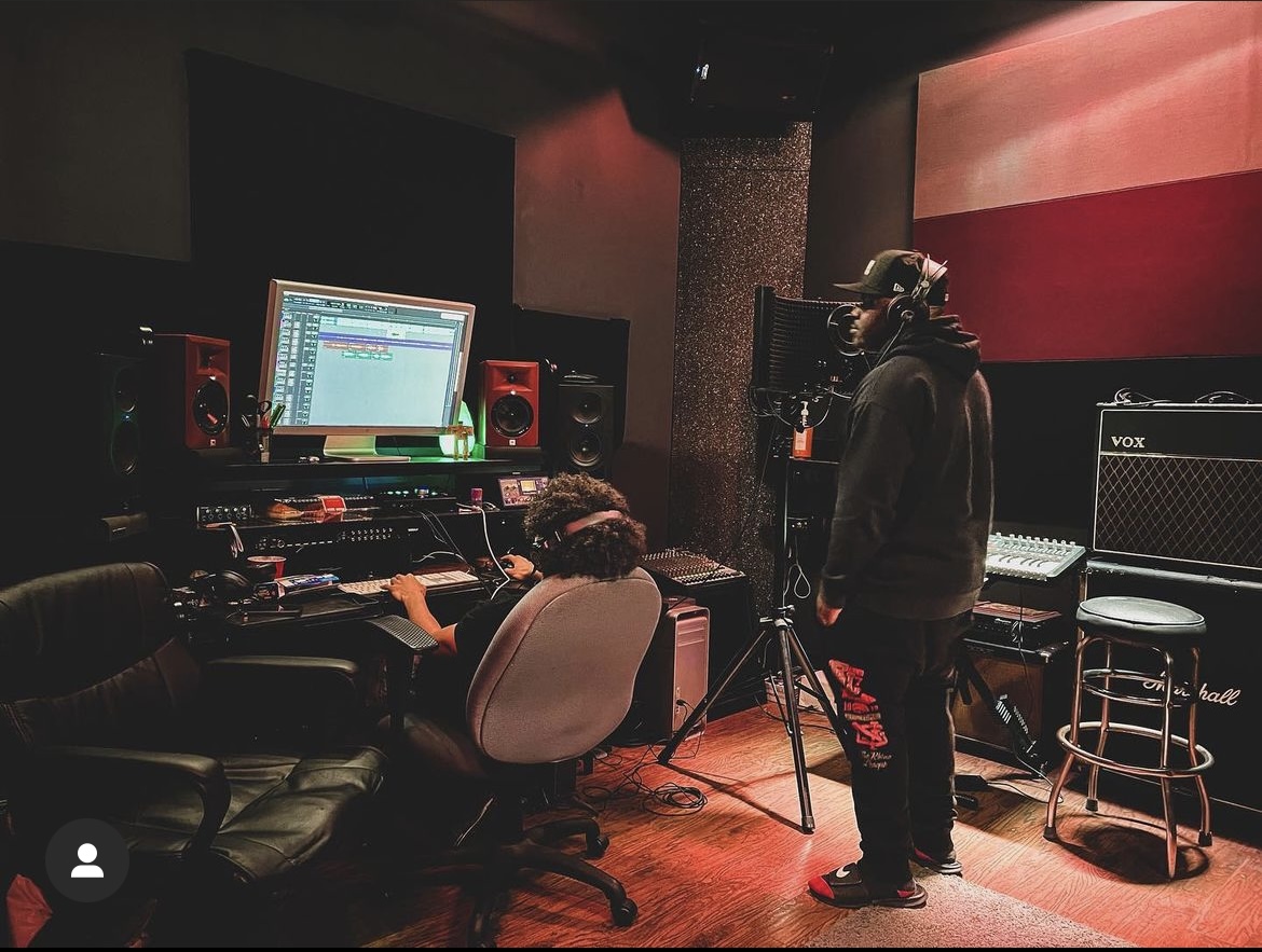 Artist and engineer working together in the 9th Vibe studio